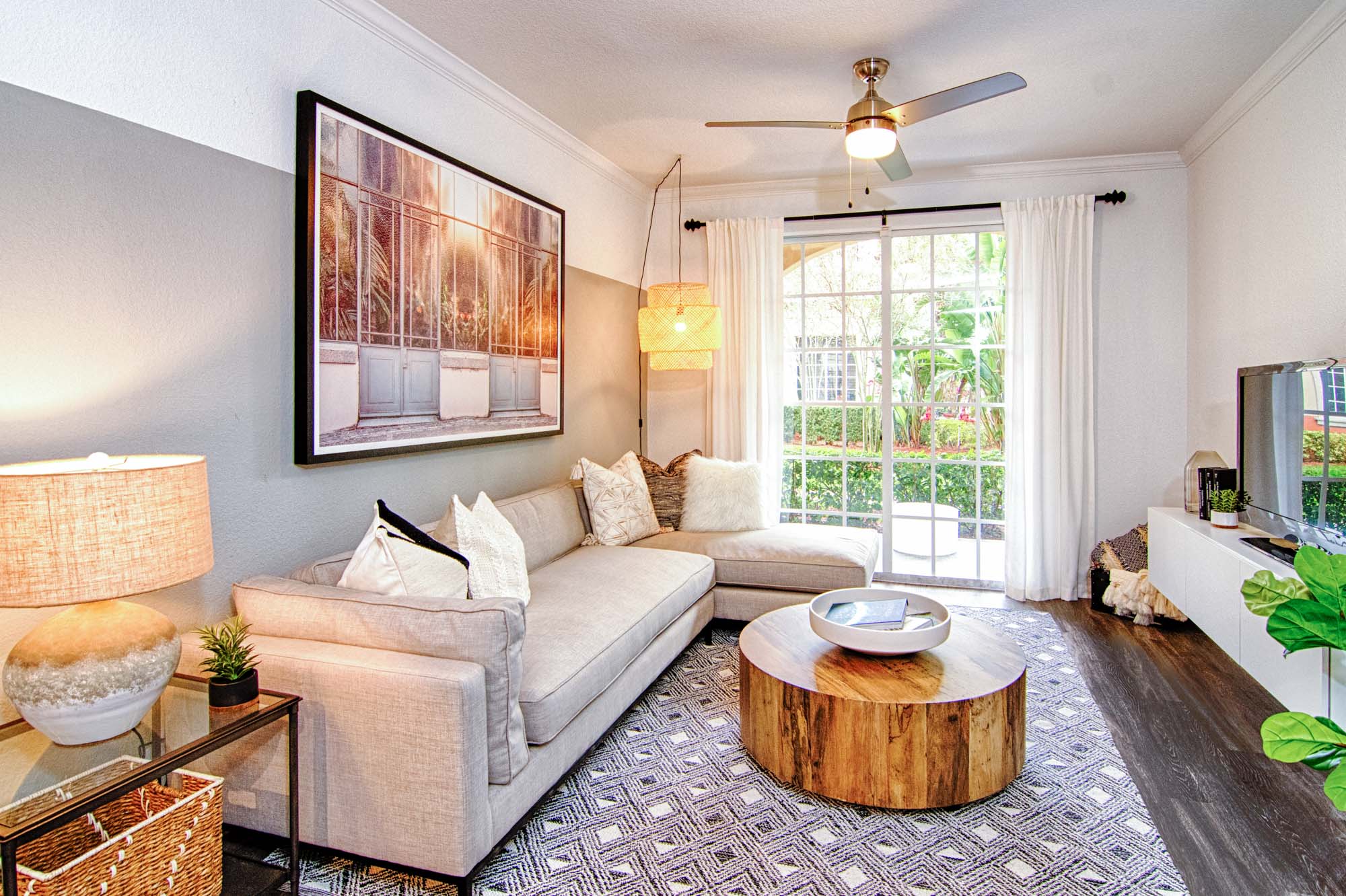 A living room at Solano at Miramar apartments in Miramar, FL.