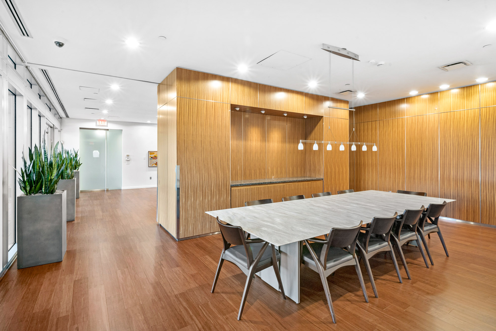 Conference Table Room at 91 Sidney apartments in Cambridge, Massachusetts